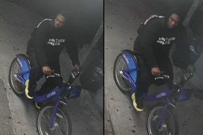 NYPD hunt for suspect accused of stabbing sleeping homeless men