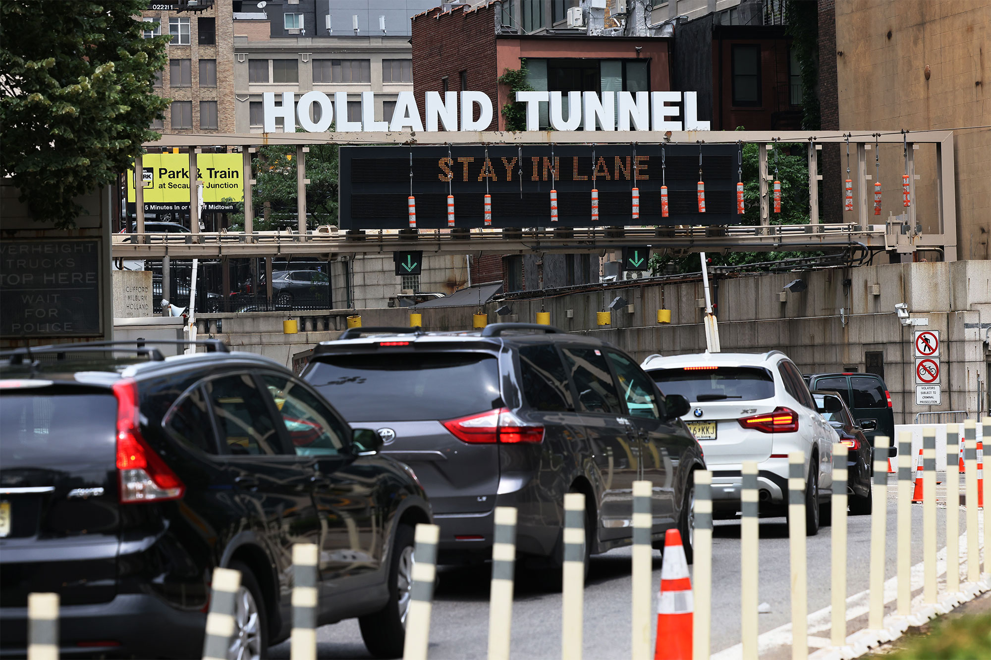 Three Port Authority officers hurt trying to stop stolen vehicle fleeing NYC