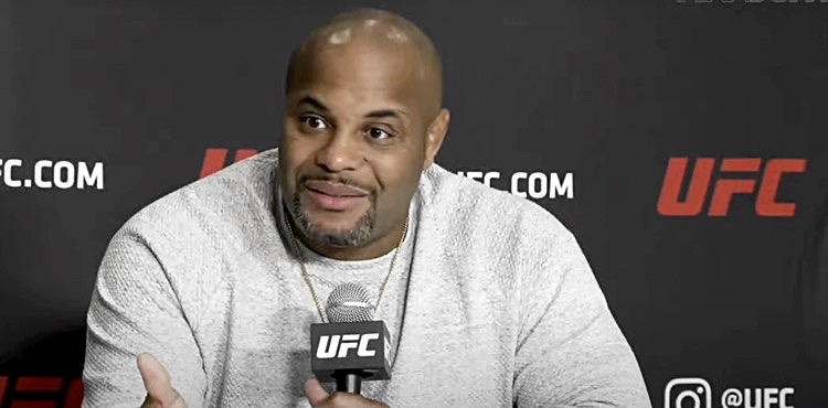 Daniel Cormier breaks down UFC 281 main event: ‘Adesanya’s opponents need to make it boring’