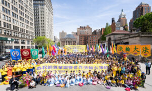 New Yorkers Celebrate World Falun Dafa Day, Sharing Joy and Beauty of the Practice