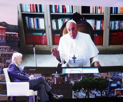 In virtual meeting with Bill Clinton, pope urges response to climate change, war