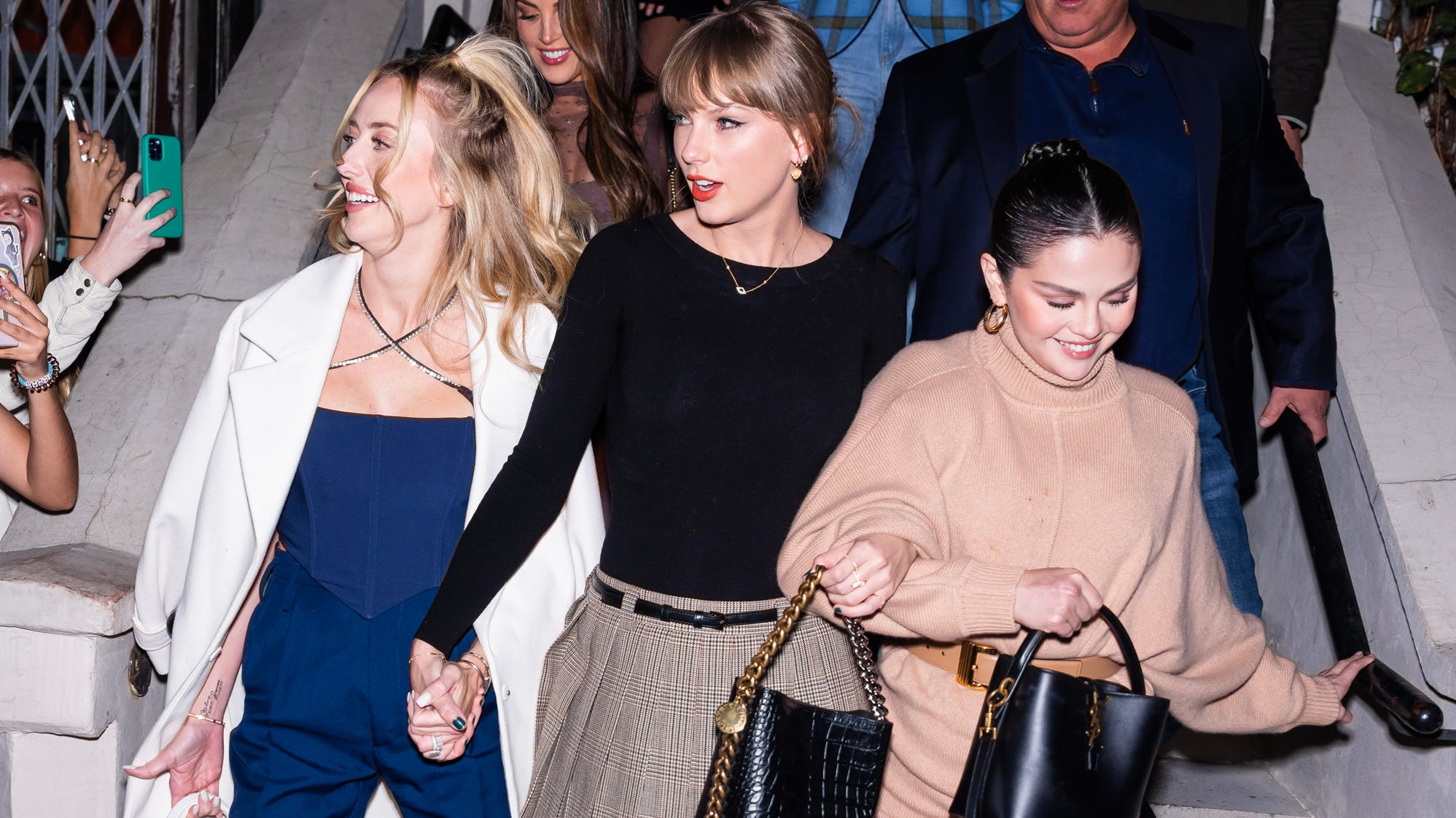 Taylor Swift hangs with Brittany Mahomes, Sophie Turner in NYC: Photos