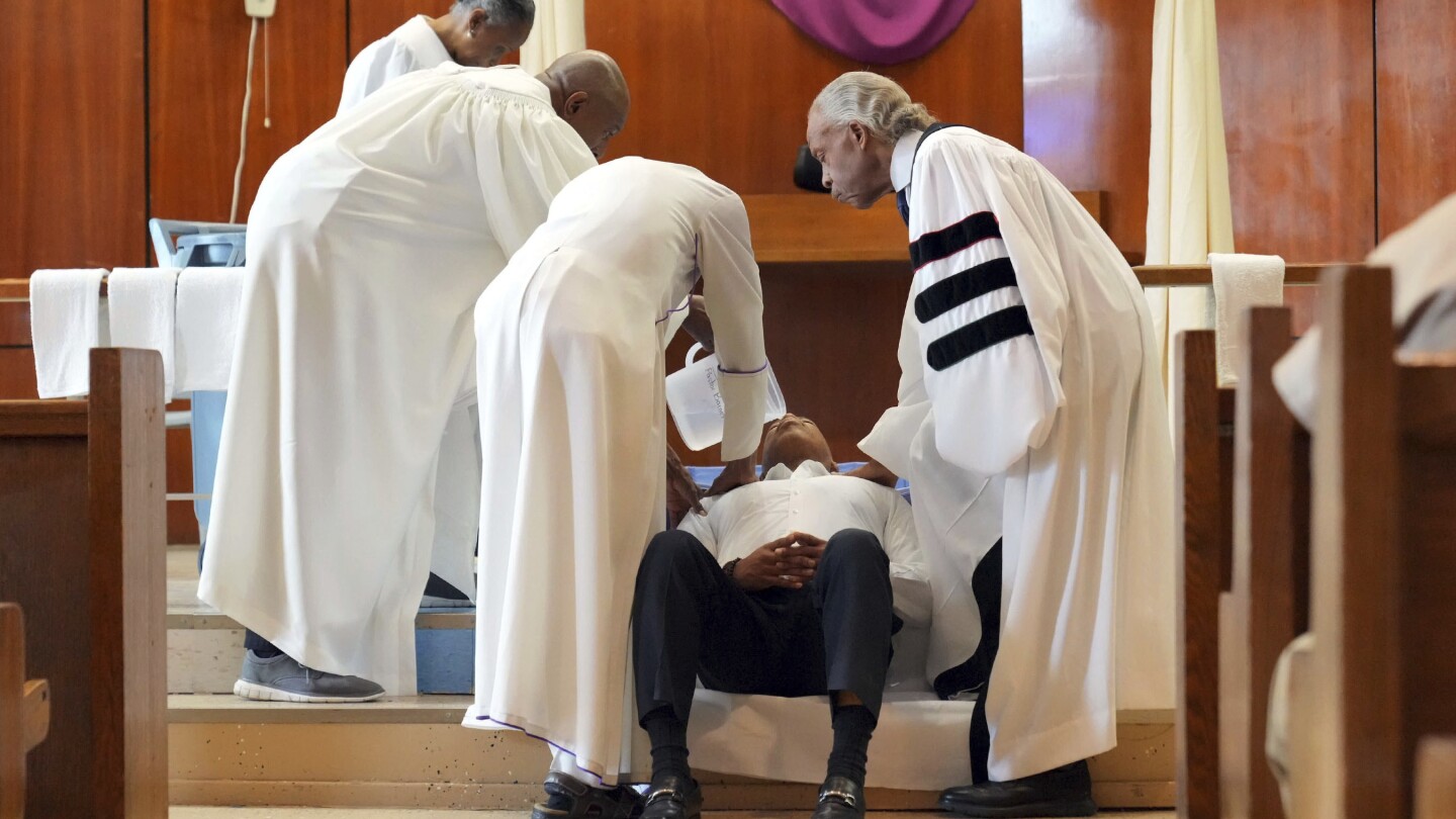 NYC Mayor Gets Jailhouse Baptism… | | Sharpton leads Rikers religious rite…