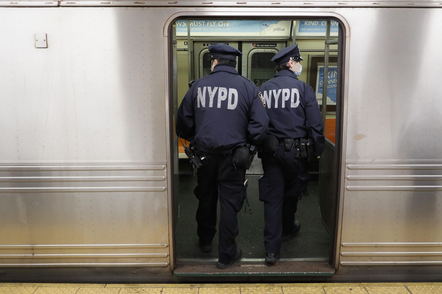 Stranger stabs subway rider in back at Manhattan station, police say