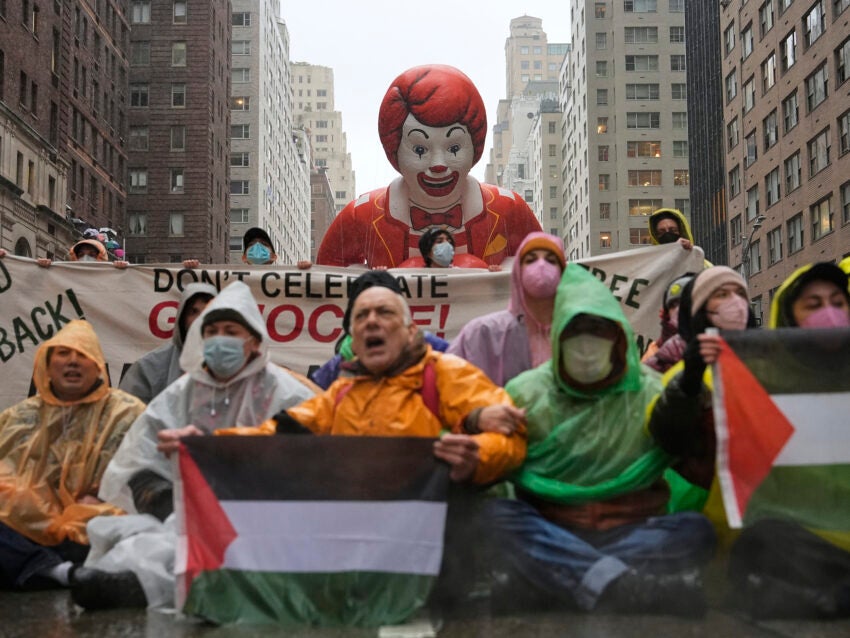 Macy’s Thanksgiving Day Parade: Big balloons, wet weather and 21 protesters arrested