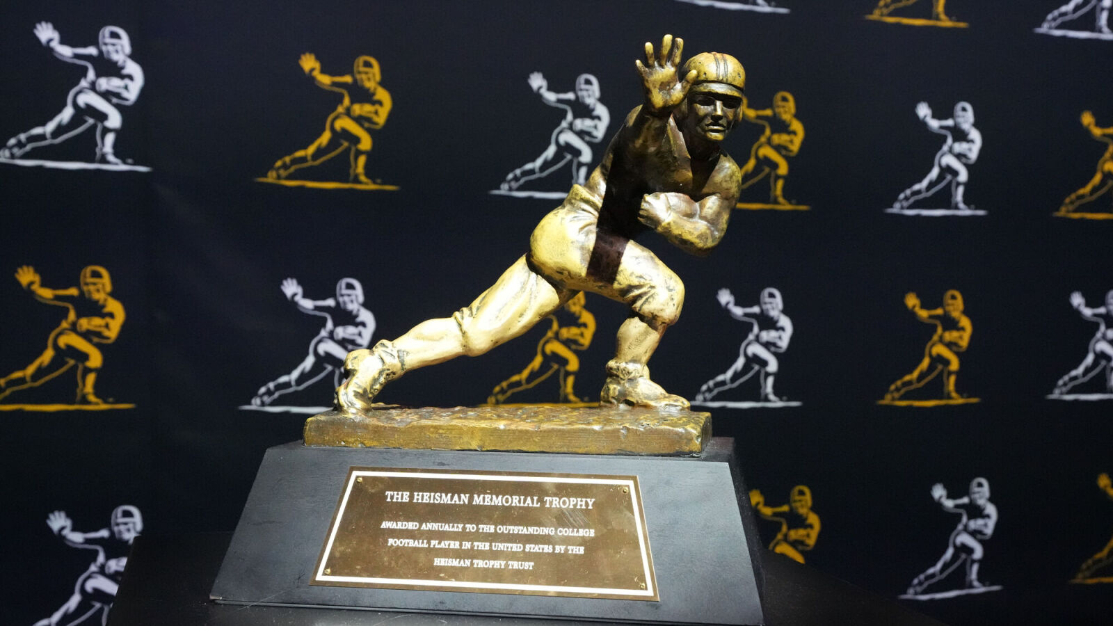 Heisman Trophy top-10 finalists contains big surprise