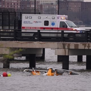 Six people die in Hudson River helicopter crash