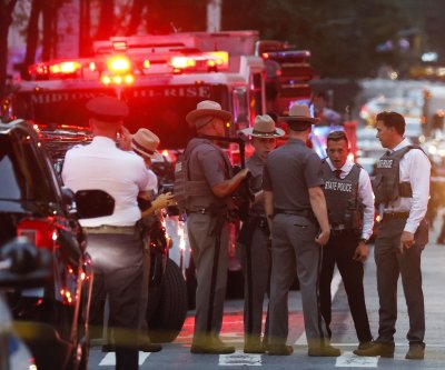 4 dead, including NYPD officer, in Midtown Manhattan skyscraper shooting