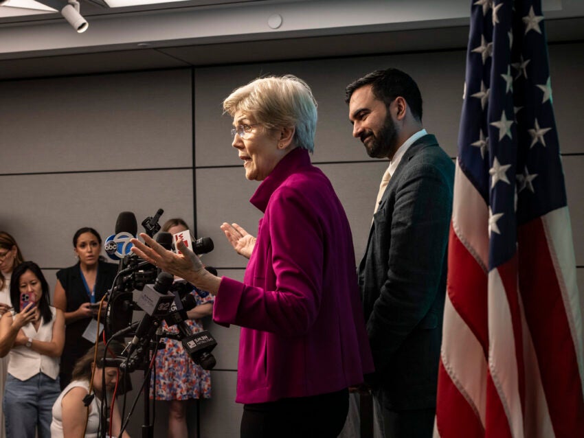 Elizabeth Warren, campaigning for Mamdani, scorns Cuomo and billionaires
