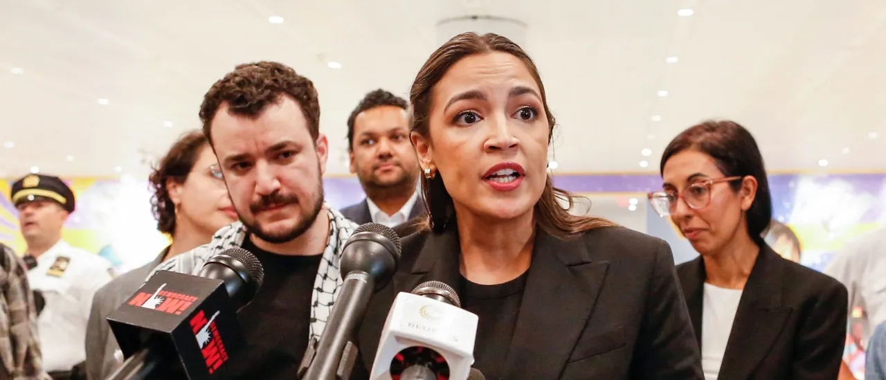 AOC Blasts Jeffries, Schumer For Dragging Their Feet On Endorsing Socialist Mamdani